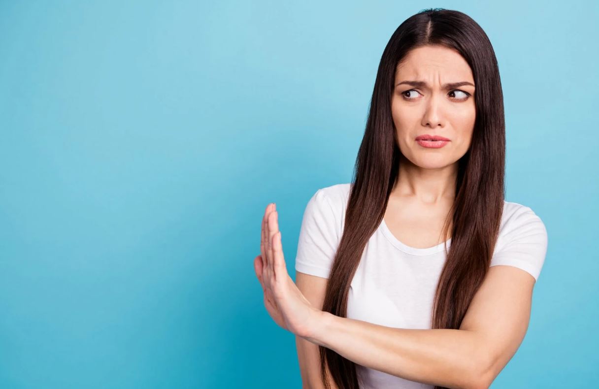 Будущая свекровь хочет привести на свадьбу шестилетнюю дочь жениха от первого брака, невоспитанного ребенка, которая невесту папы терпеть не может