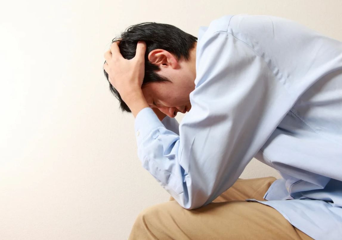 Муж весь исстрадался: хочет уволиться и «отдохнуть несколько месяцев дома». «Хватит ныть, ты мужик или кто?» — злится неработающая жена