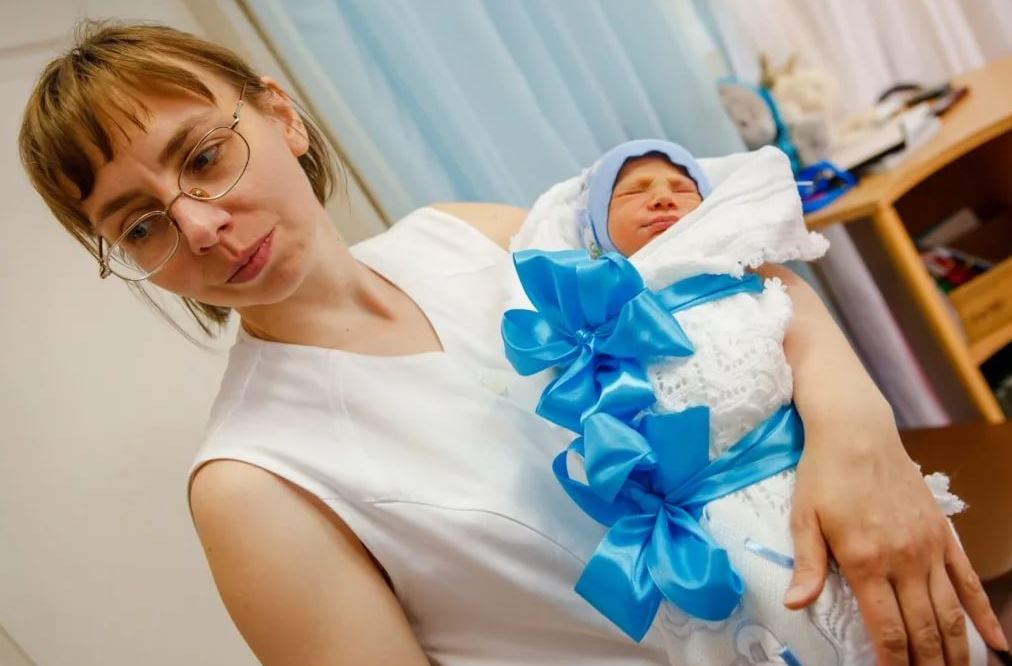 Не забрал жену из роддома из-за того, что задержался на работе – гнать в шею такого мужа?