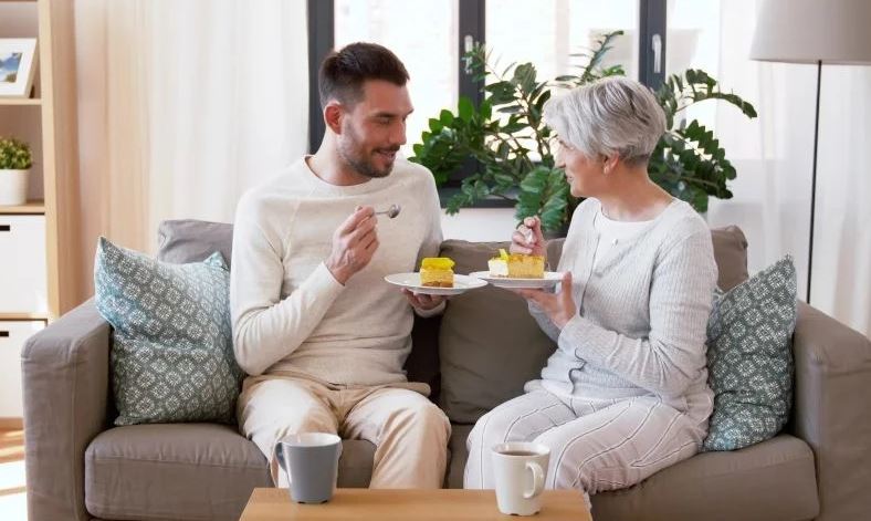 «Ноги моей не будет в вашем доме!» - когда-то заявила свекровь. А теперь в отсутствие невестки хочет прийти к сыну и внуку