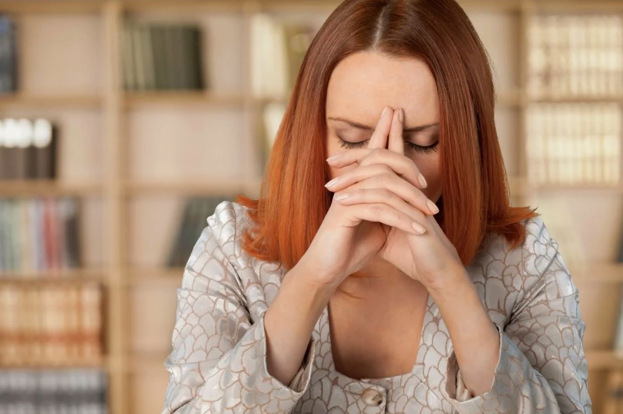 «Поклянись здоровьем ребенка, что ты деньги не брала!» – требует сестра. – «Я не брала, но клясться не хочу и не буду», – говорит Анна